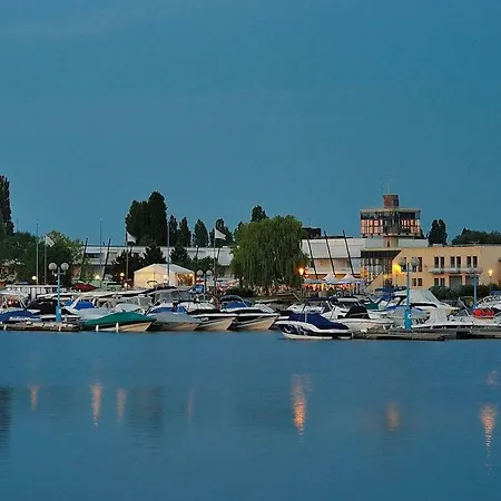 Le Jardin D'odette Yevres-le-Petit